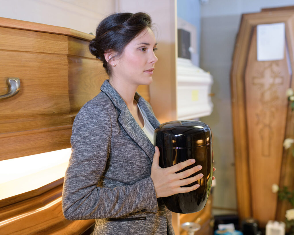 Choisir une urne funéraire : quels critères ?